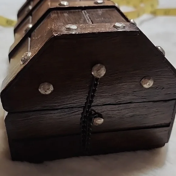 Vintage Wooden Pirate Treasure Chest Box With Lock& Key ! - Picture 6 of 10